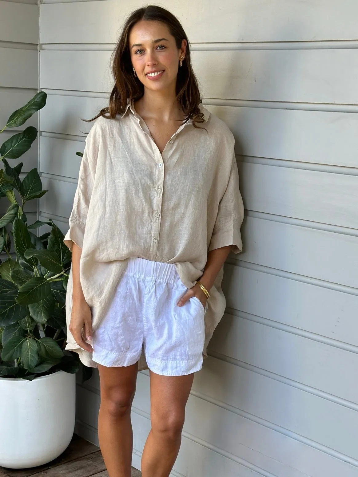 abbey short - white linen