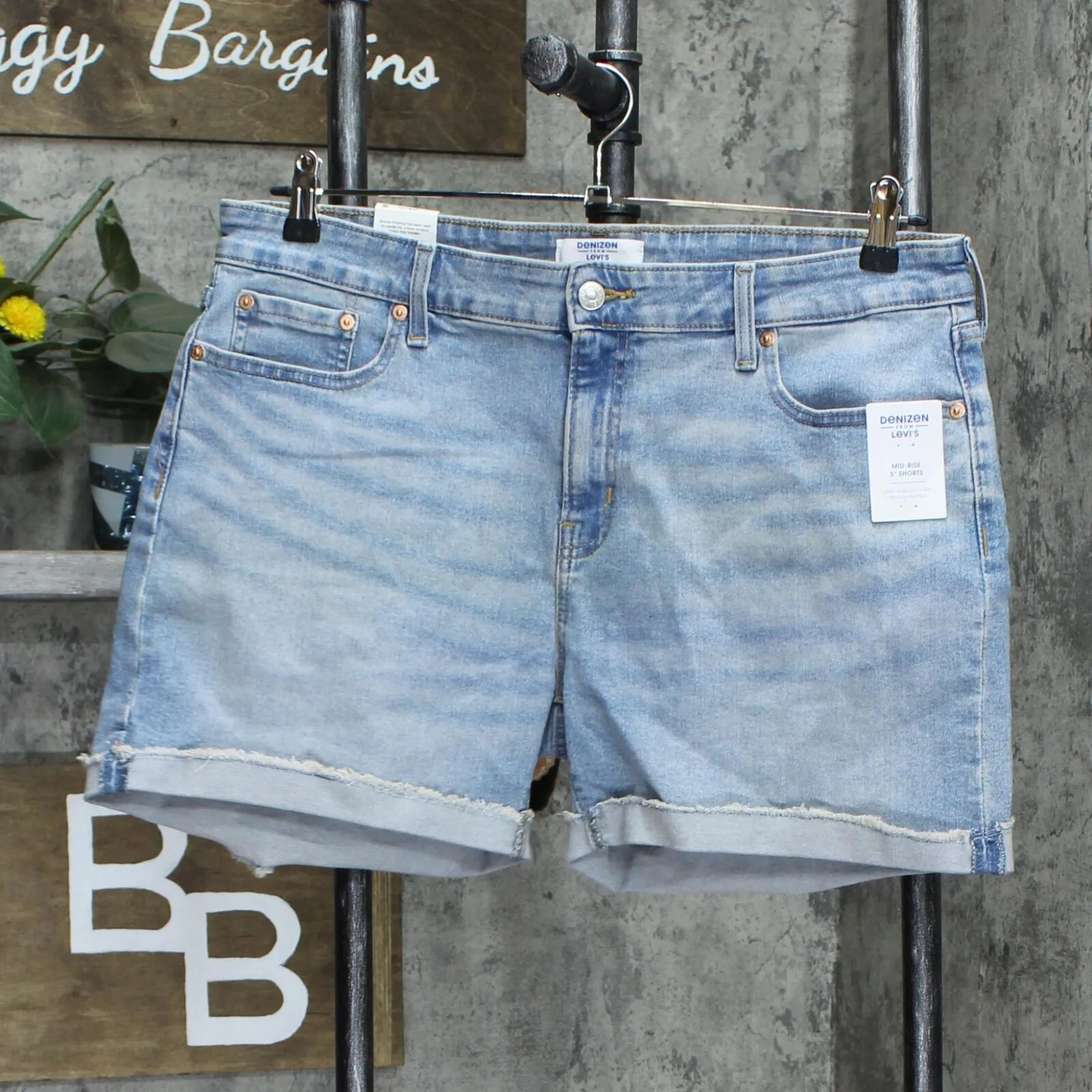 Denizen From Levi's Women's Mid-Rise 5" Jean Shorts