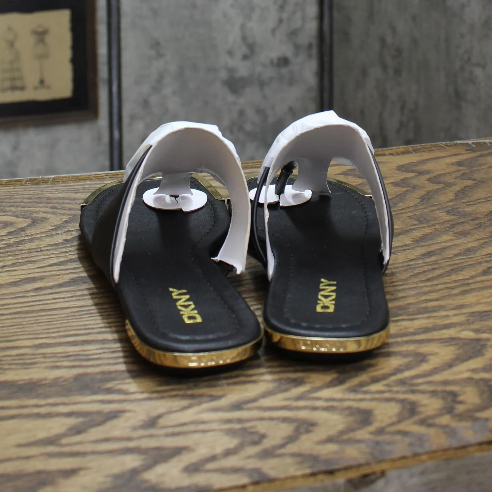 DKNY Womens HALCOTT Thong Open Toe Slide Sandals K4051669 Black 7.5M