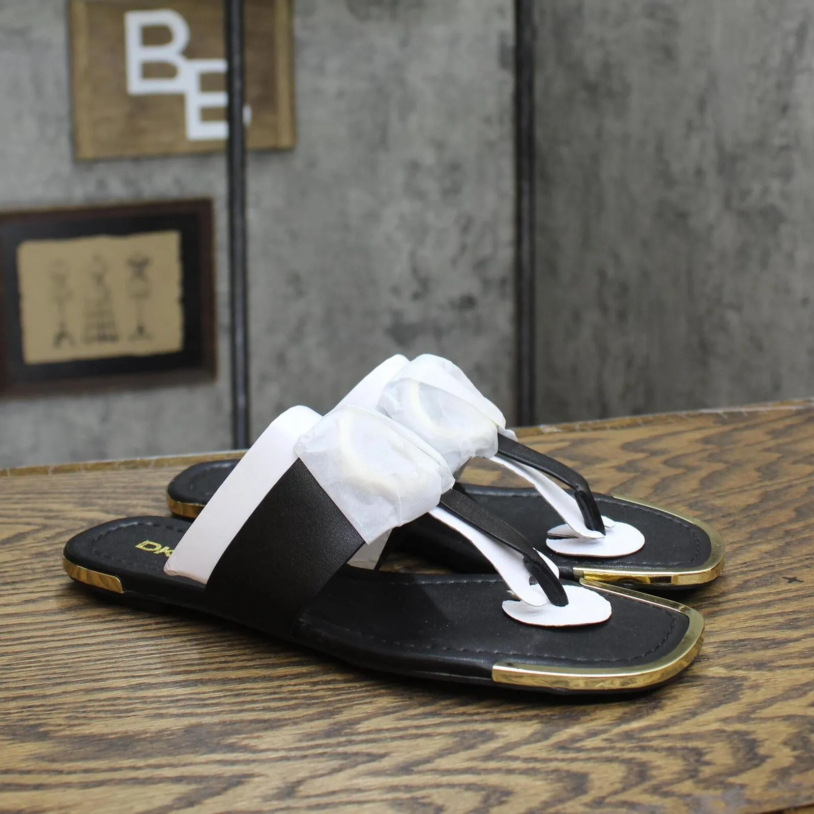 DKNY Womens HALCOTT Thong Open Toe Slide Sandals K4051669 Black 7.5M
