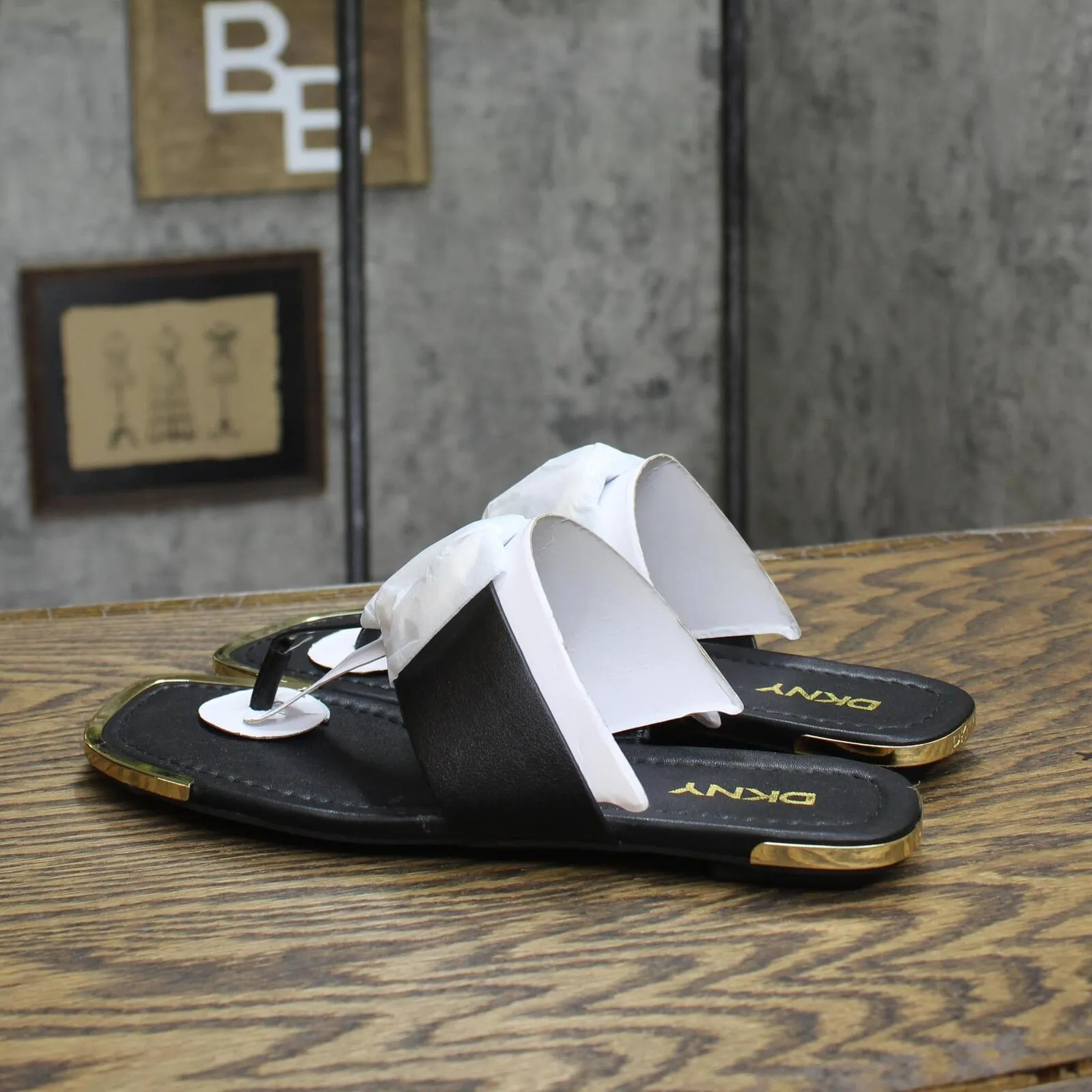DKNY Womens HALCOTT Thong Open Toe Slide Sandals K4051669 Black 7.5M