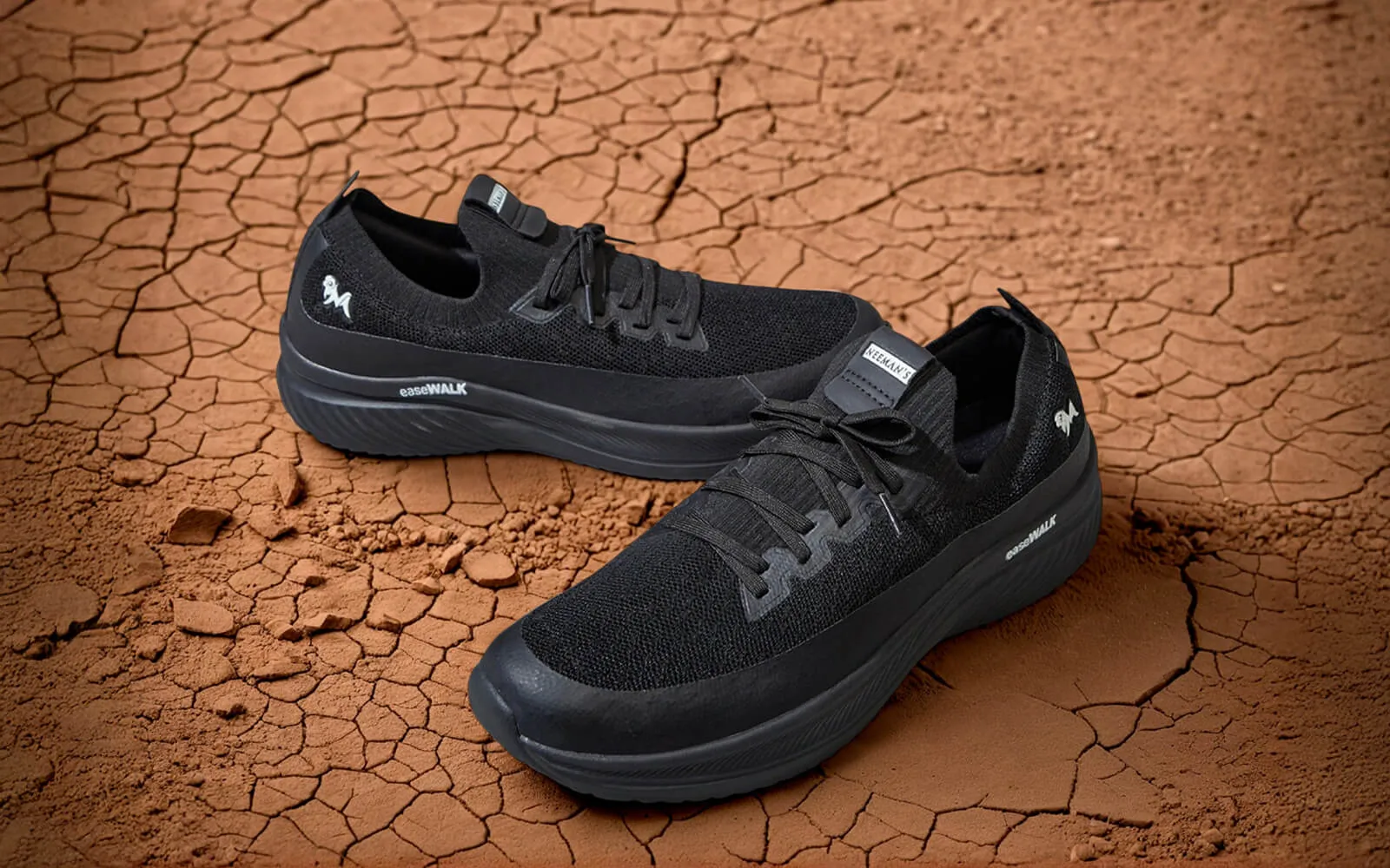 Ease Walk Sneakers : Black