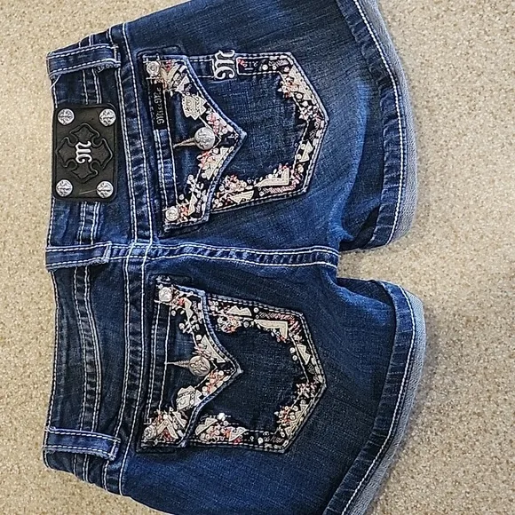 Like New Miss Me Mid Rise Dark Denim Jean Shorts Size 27