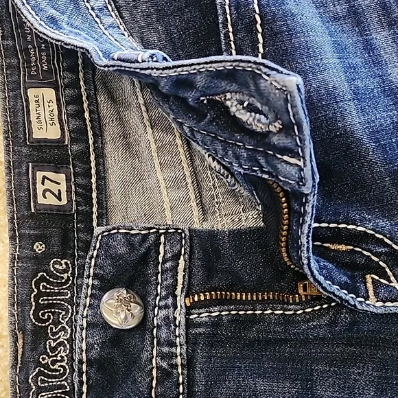 Like New Miss Me Mid Rise Dark Denim Jean Shorts Size 27