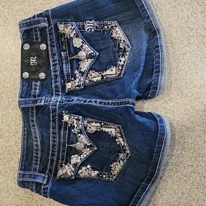 Like New Miss Me Mid Rise Dark Denim Jean Shorts Size 27