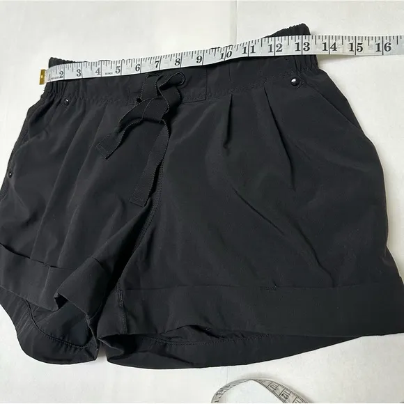 Lululemon &quot;Spring Break Away&quot; Drawstring Cuffed Shorts Black💥