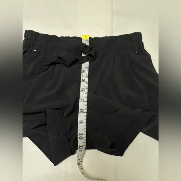 Lululemon &quot;Spring Break Away&quot; Drawstring Cuffed Shorts Black💥