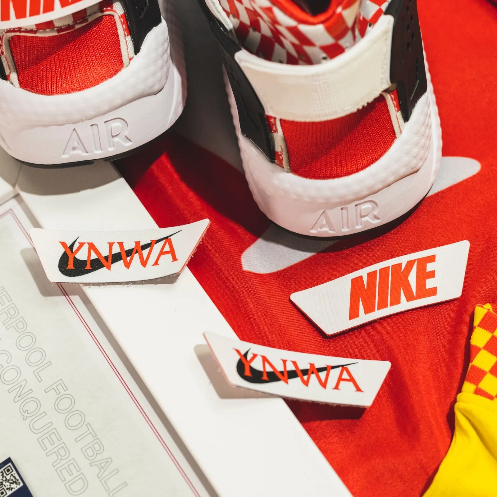 Nike Air Huarache "Liverpool" (Recommended To Take One Size Up)