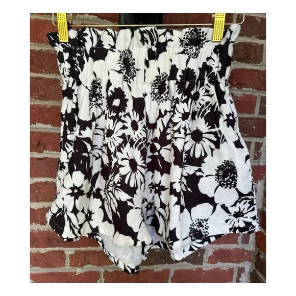 NWOT Anthropologie Faithful The Brand Floral Linen Shorts Black &amp; White Size 4