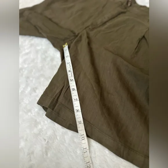 NWOT- KUT from the Kloth Nicolette - Linen Shorts With Pleats