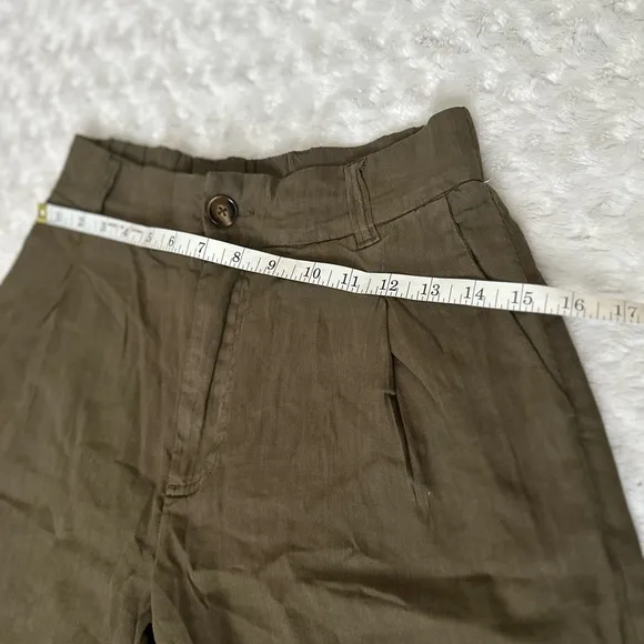 NWOT- KUT from the Kloth Nicolette - Linen Shorts With Pleats