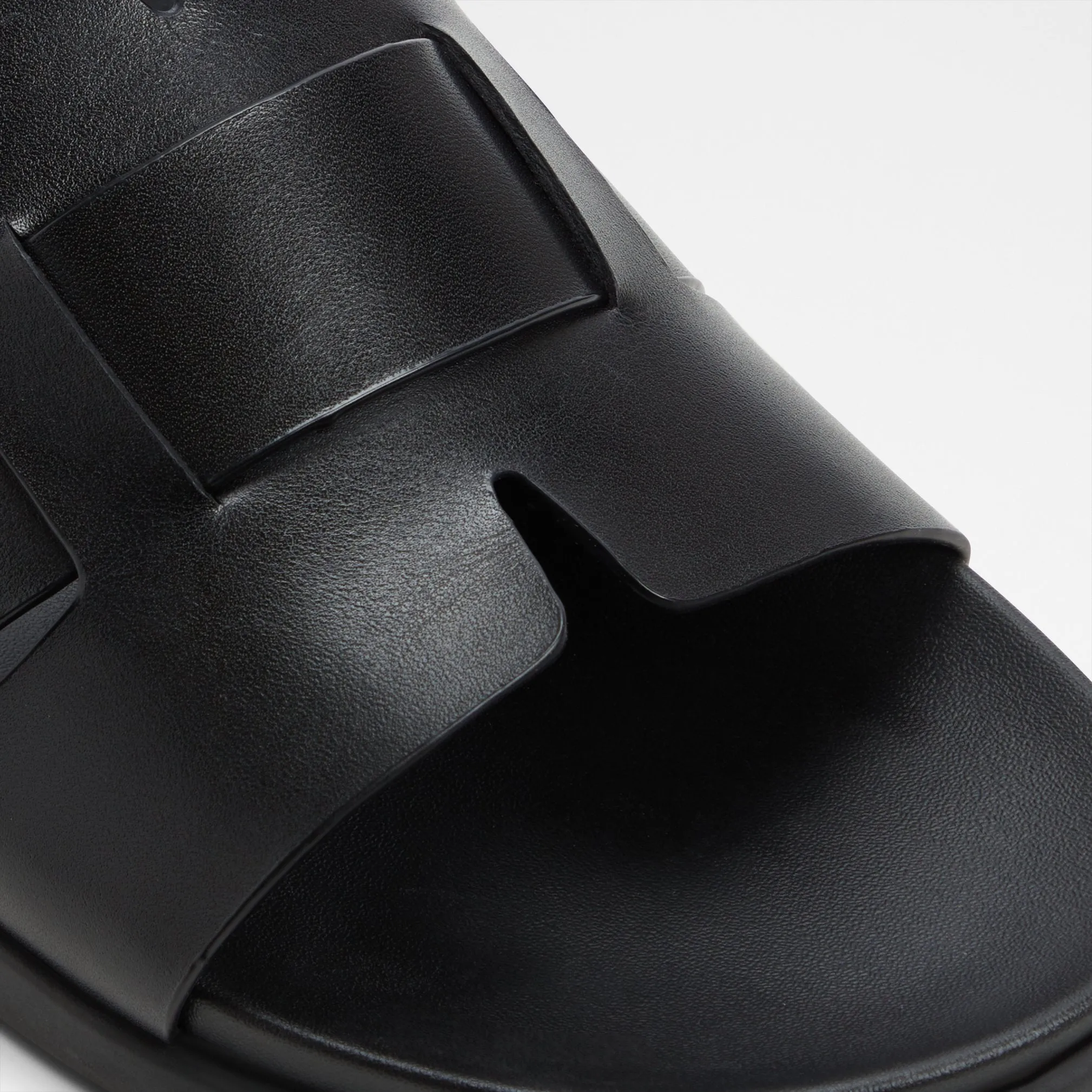 Padien / Flat Sandals