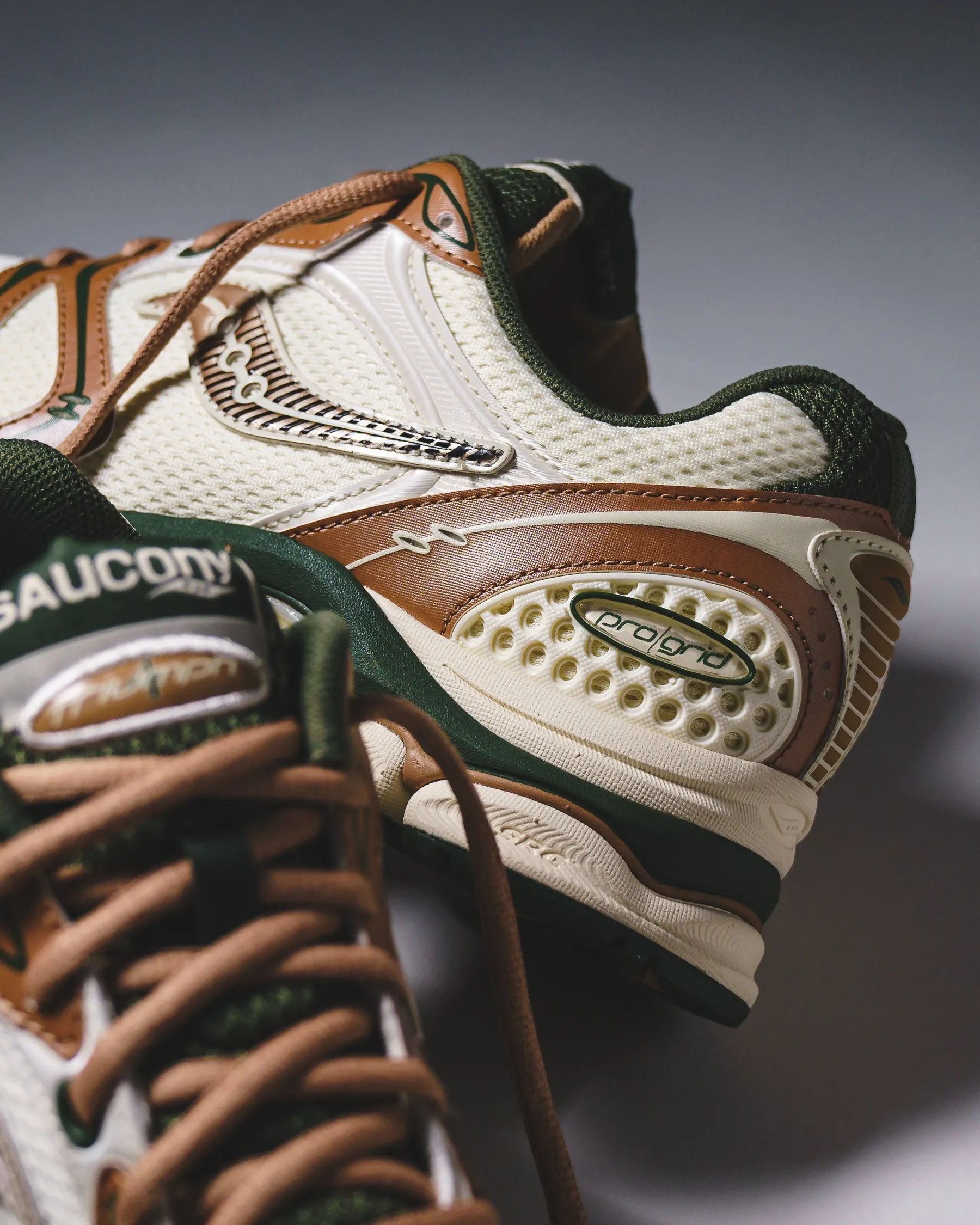 Saucony & Friends Men ProGrid Triumph 4 Cream Doe S70903-1