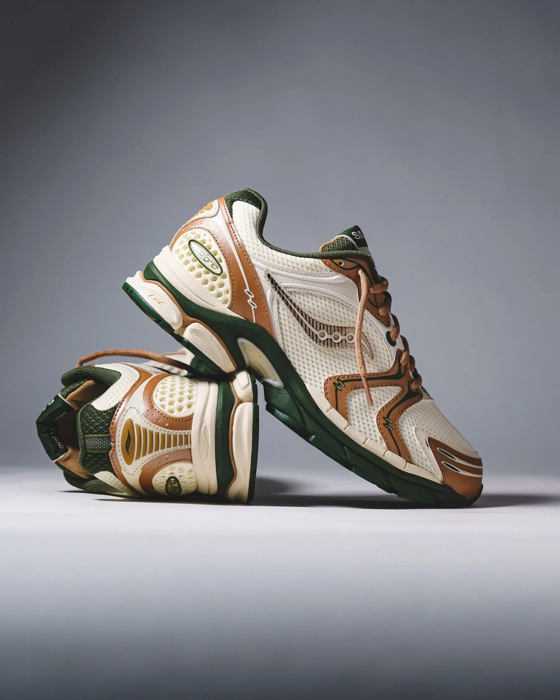 Saucony & Friends Men ProGrid Triumph 4 Cream Doe S70903-1