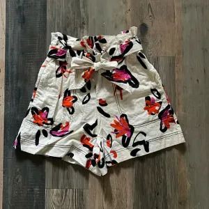 Tanya Taylor Quinn Shorts in Graphic Floral Print Size: 0