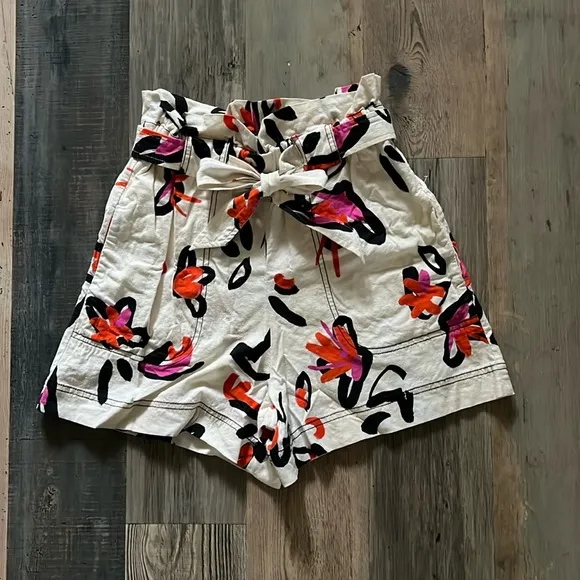Tanya Taylor Quinn Shorts in Graphic Floral Print Size: 0