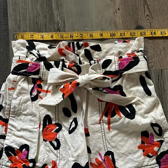 Tanya Taylor Quinn Shorts in Graphic Floral Print Size: 0