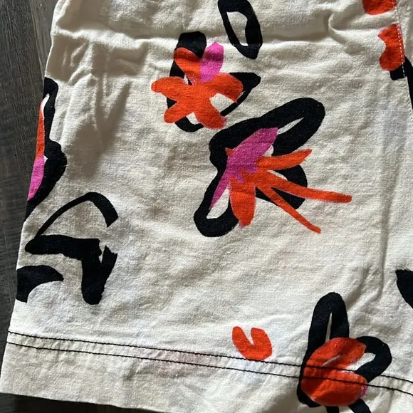 Tanya Taylor Quinn Shorts in Graphic Floral Print Size: 0