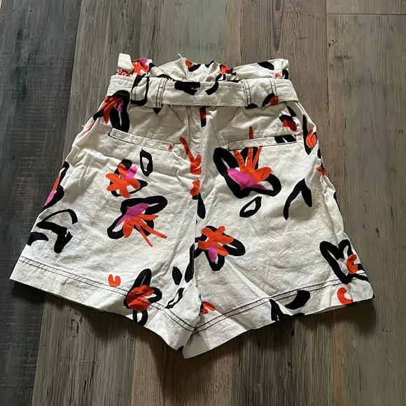 Tanya Taylor Quinn Shorts in Graphic Floral Print Size: 0