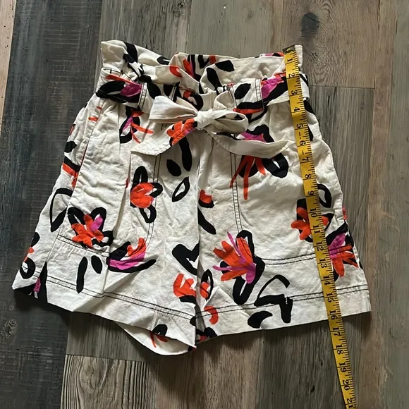 Tanya Taylor Quinn Shorts in Graphic Floral Print Size: 0
