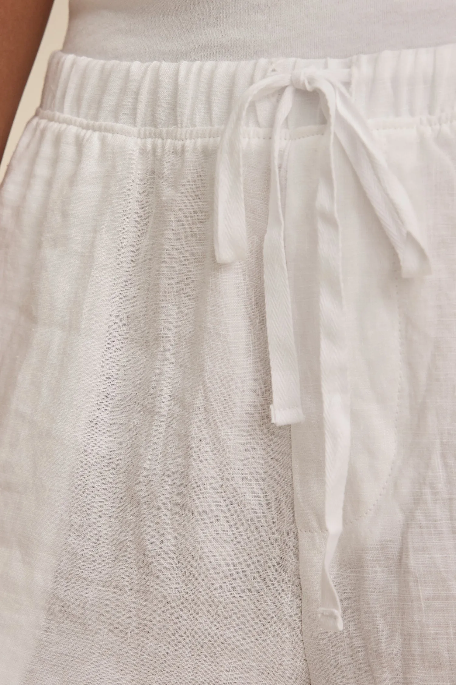 VV - Amber Shorts | White